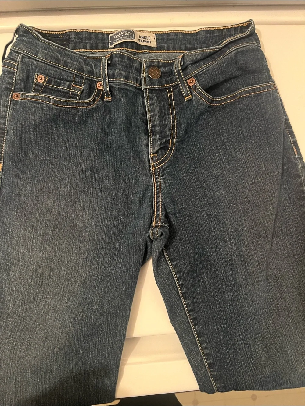 Signature by Levi Strauss Women's Medium Blue Ankle Crop Jeans